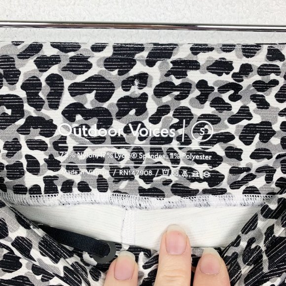 Outdoor Voices | TechSweat 7/8 Flex Leggings Snow Leopard - Picture 4 of 4